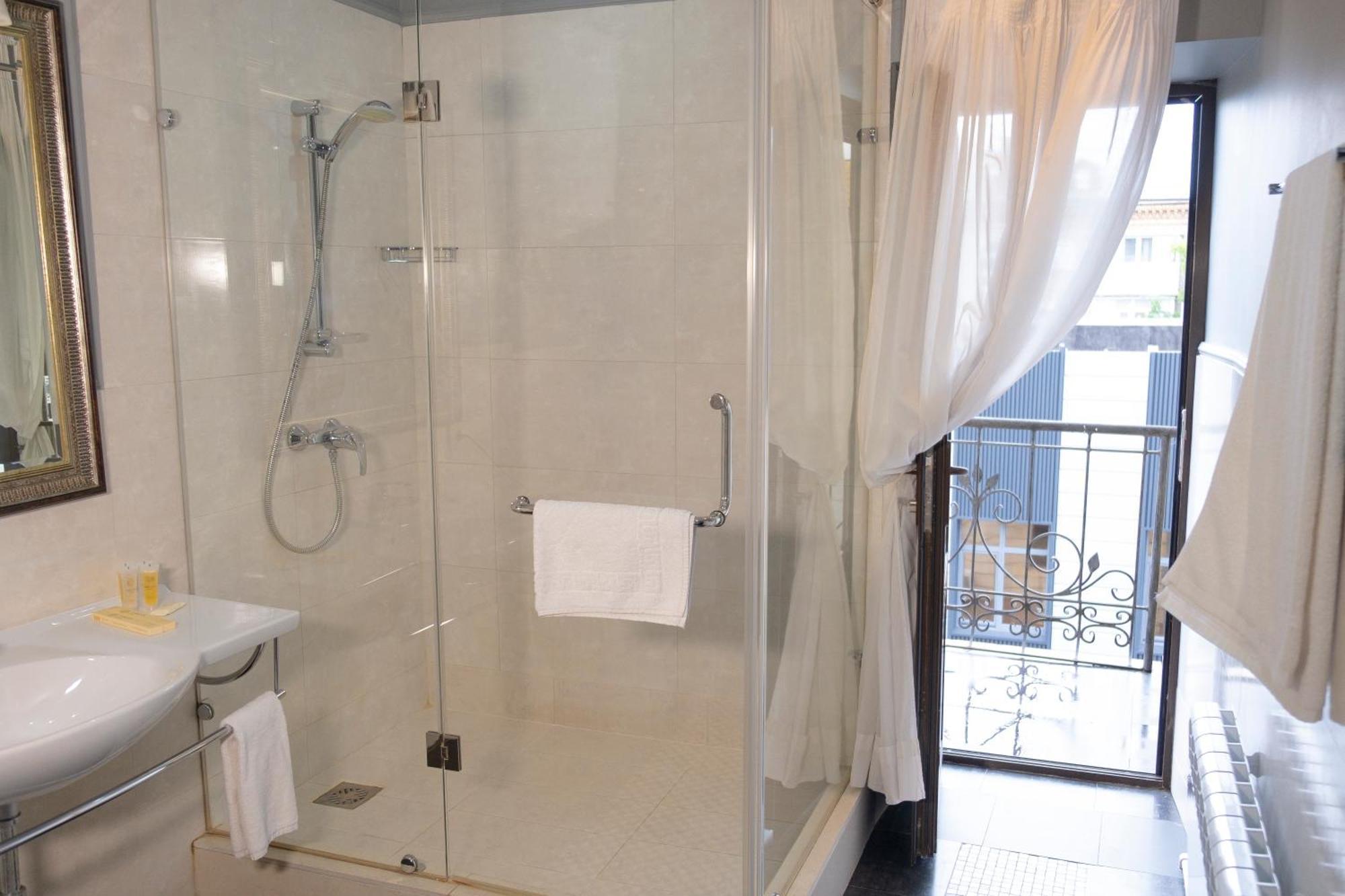 Plaza Hotel Kokshetau Exterior photo
